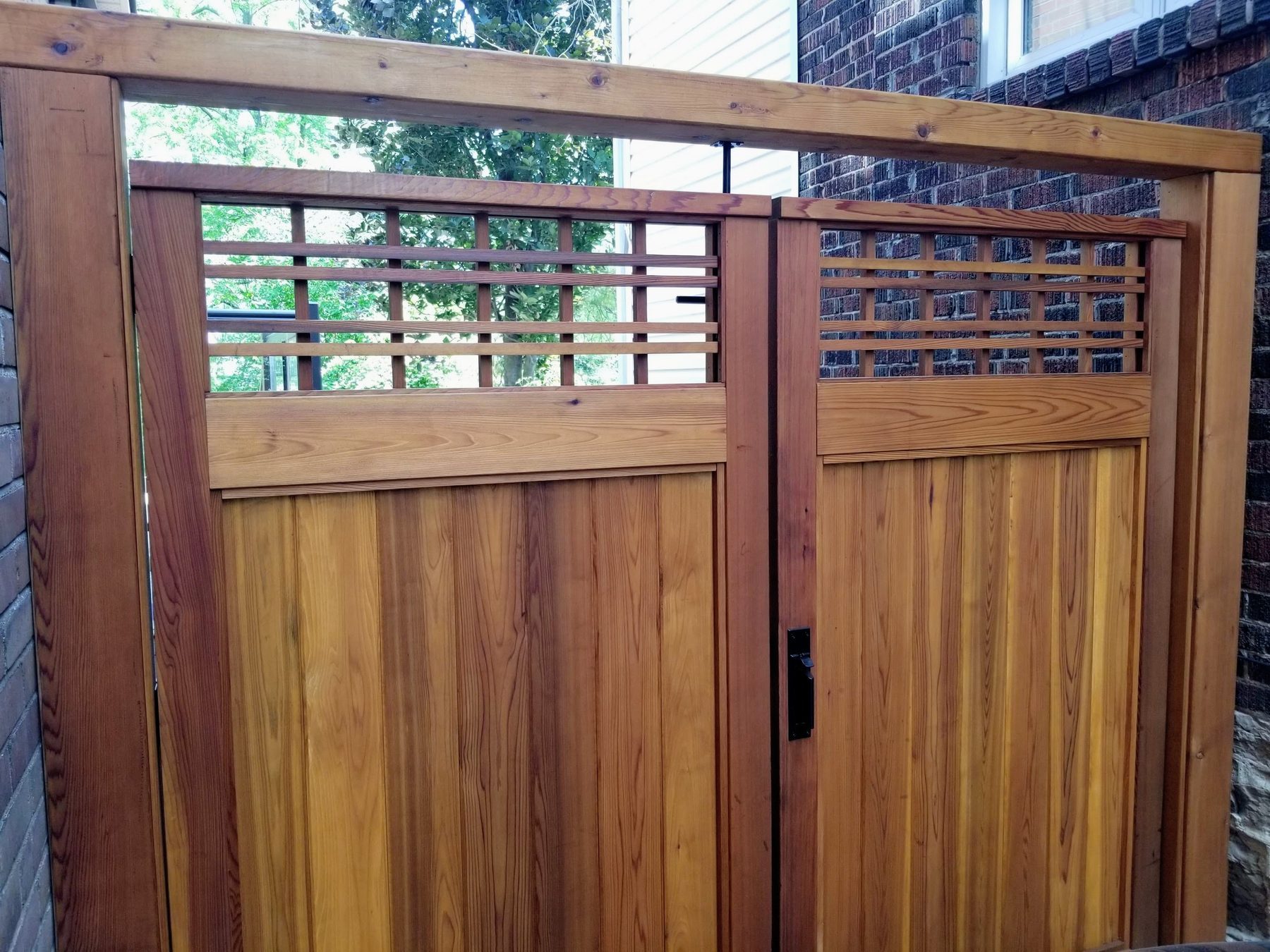 Cedar gate
